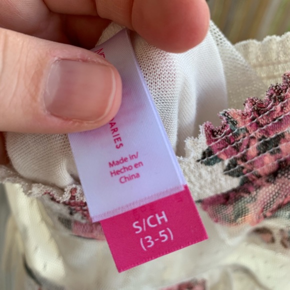 2 Floral Tops - Picture 7 of 8